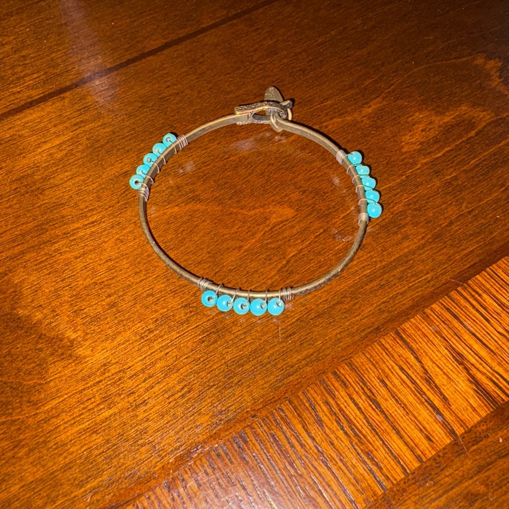 Chic Turquoise Beaded Wire Bracelet